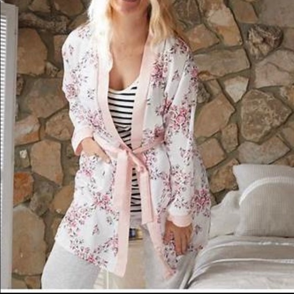 Morgan Lane Allie Robe. - Picture 2 of 8